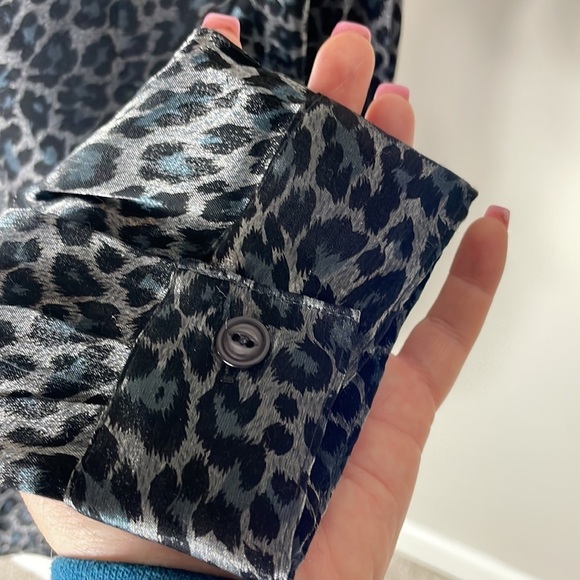 Leopard print button down shirt, women’s size XL - Picture 4 of 9